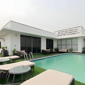 Luxury 3BR Penthouse Apartment, Rooftop Pool Ologolo Lekki