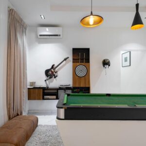 Party-Ready 2BR Apartment – Meadow Hall Way