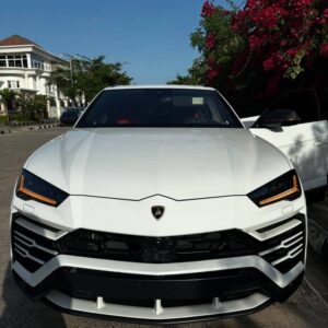 Lamborghini Urus - White