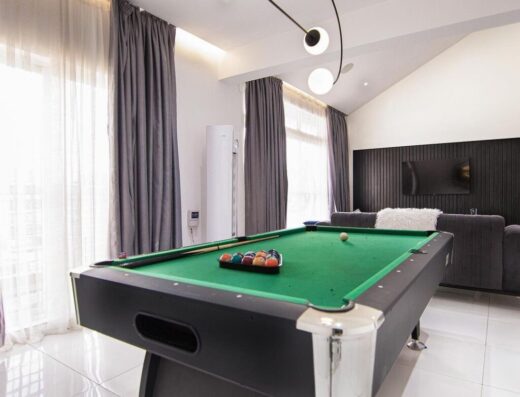 2BR Luxury Apartment With Snooker Board Cadogan