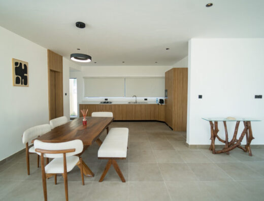 5 Bedroom Private Beach House Ilashe