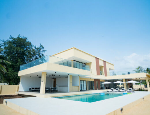5 Bedroom Private Beach House Ilashe