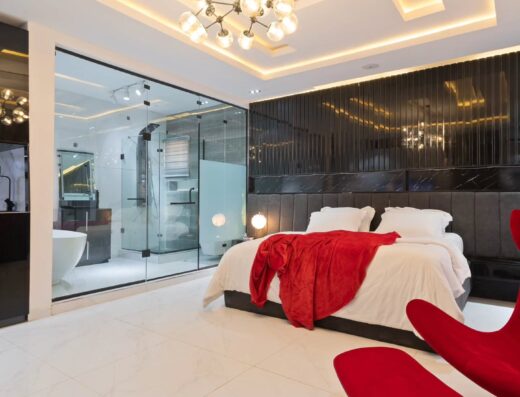 Beautiful Red room studio Apartment with Bathtub