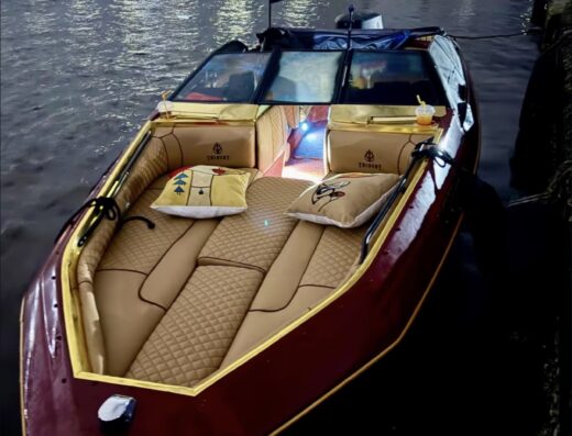 Luxury 7 Seater Boat – Love Boat