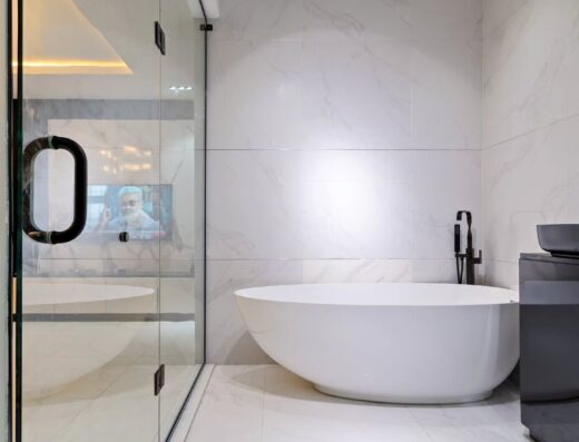 Beautiful Red room studio Apartment with Bathtub