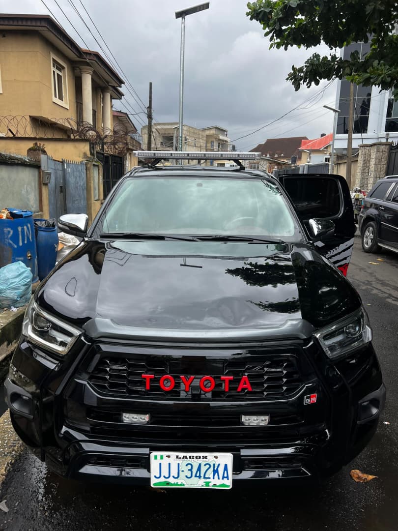 Toyota Hilux Escort Van
