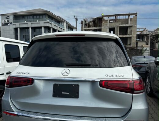 Dancing Mercedes Benz Maybach 2025
